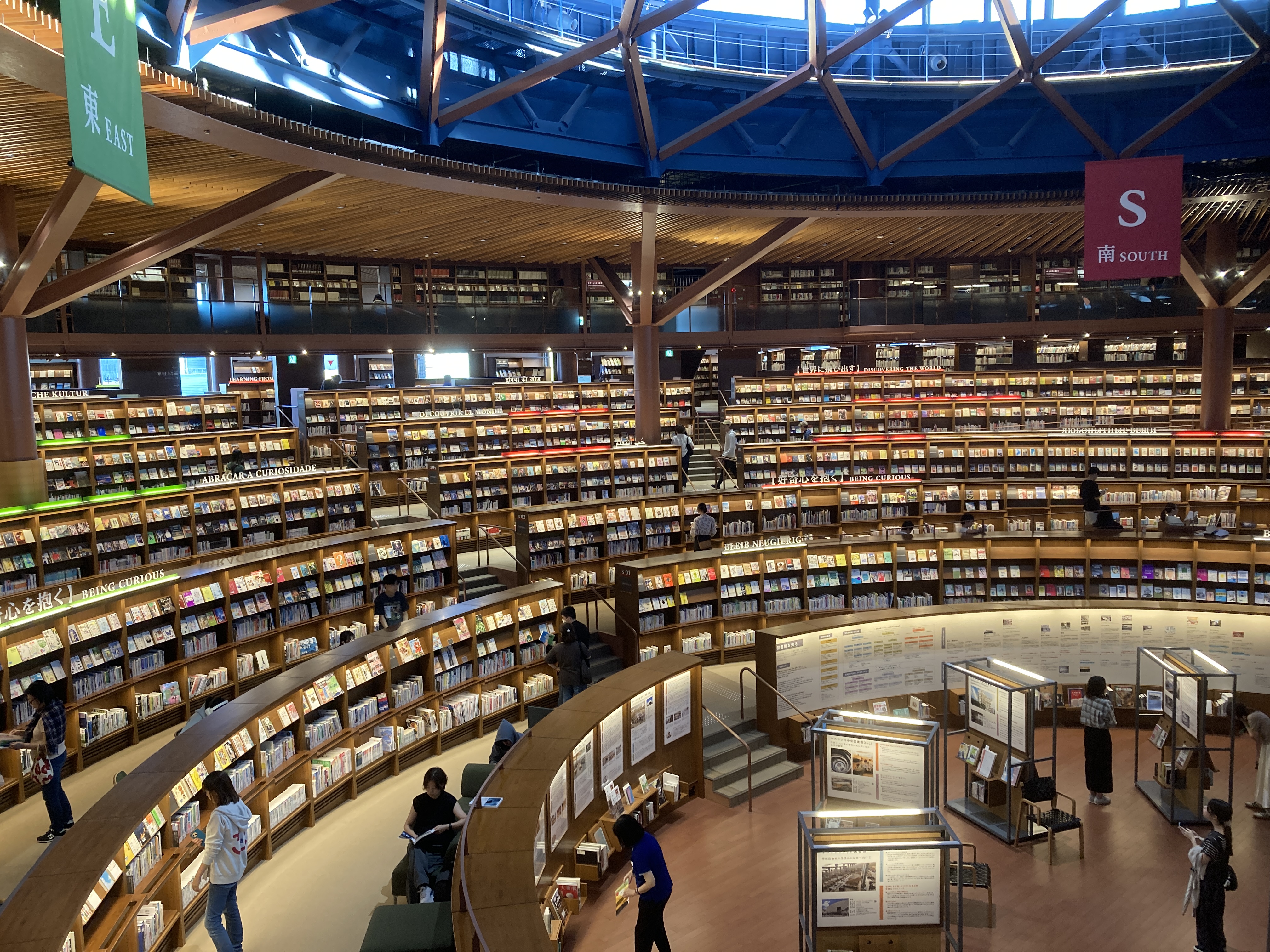 図書館1F
